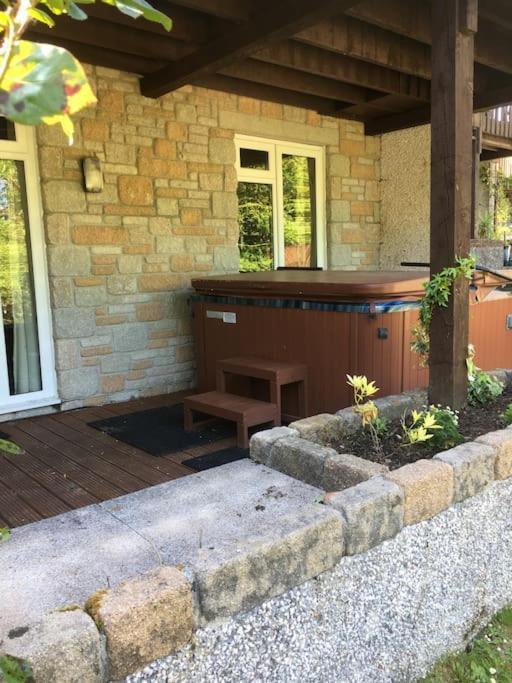 3 Bedroom Lodge With Hot Tub On Lovely Quiet Holiday Park In Cornwall Gunnislake Bagian luar foto